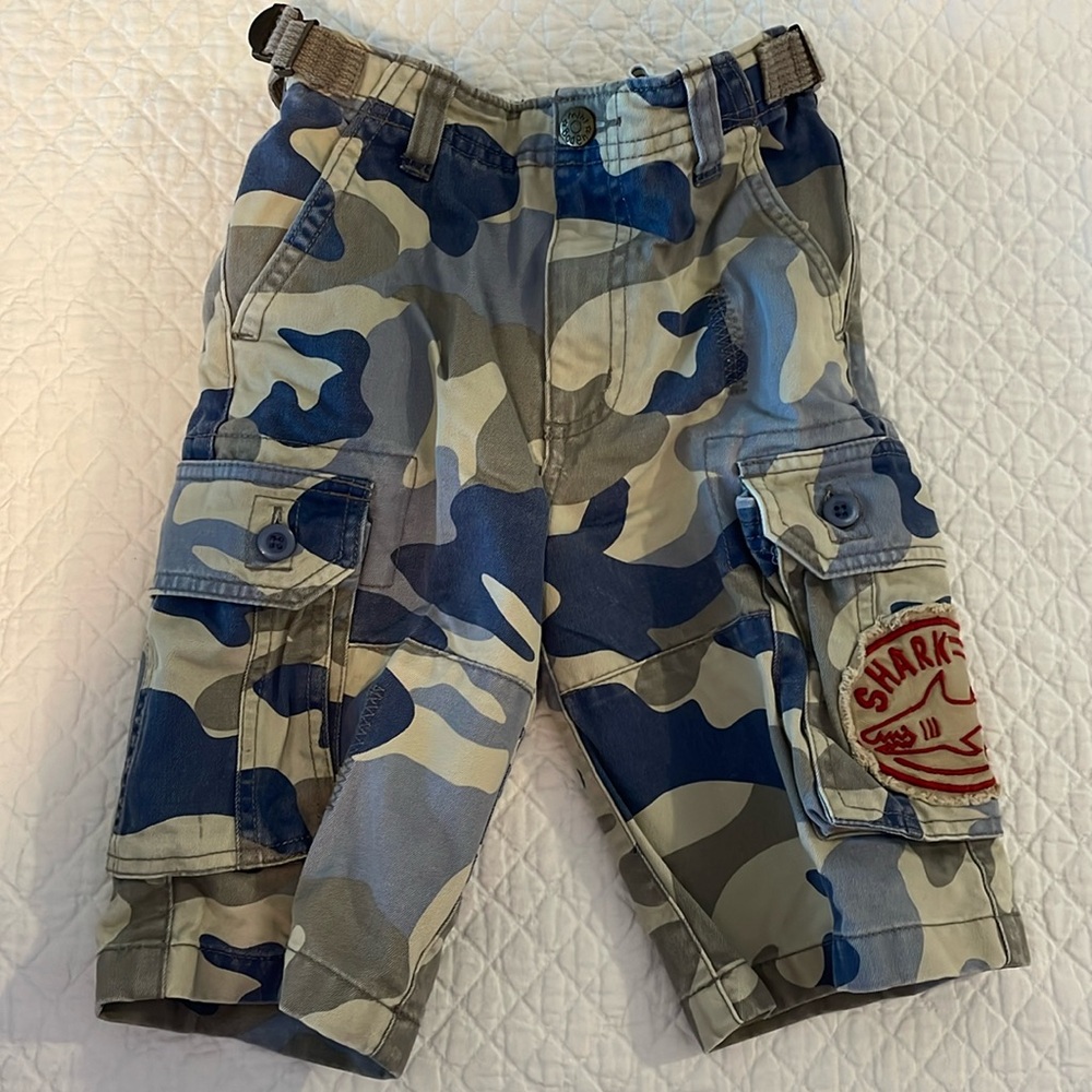 Mini Boden Shark Reef Shorts Camo 6Y